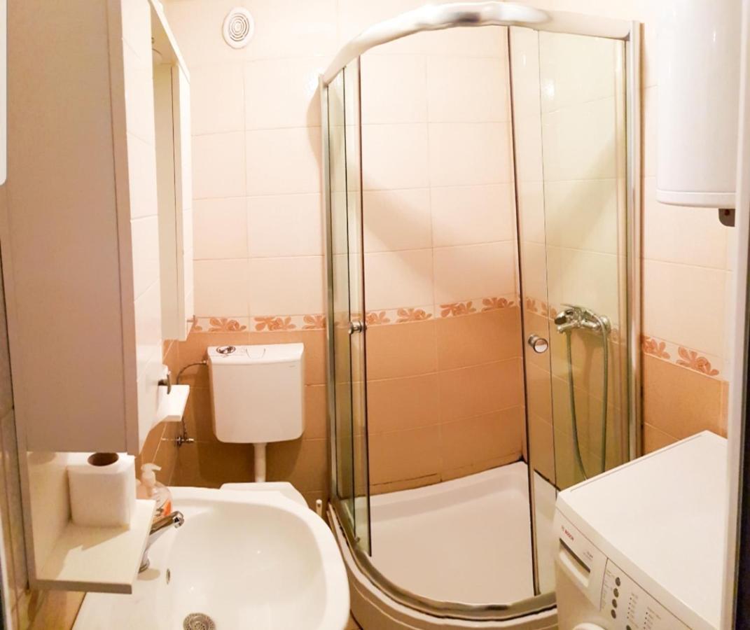 Apartment Dina Skopje Esterno foto