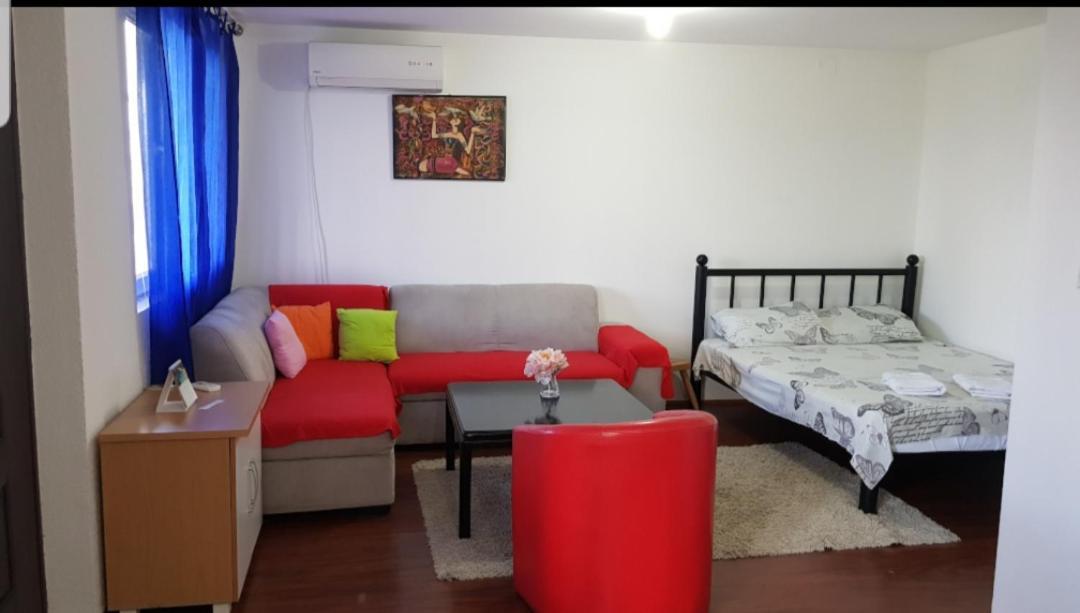 Apartment Dina Skopje Esterno foto
