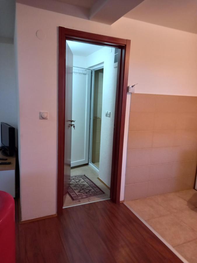 Apartment Dina Skopje Esterno foto