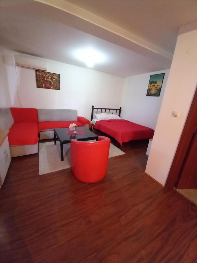 Apartment Dina Skopje Esterno foto