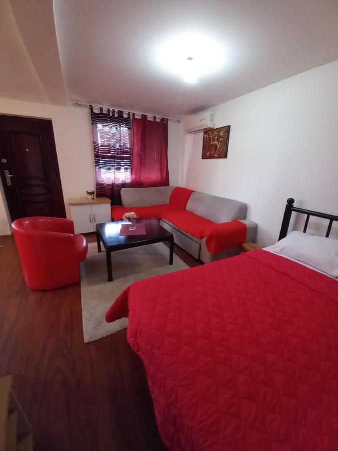 Apartment Dina Skopje Esterno foto