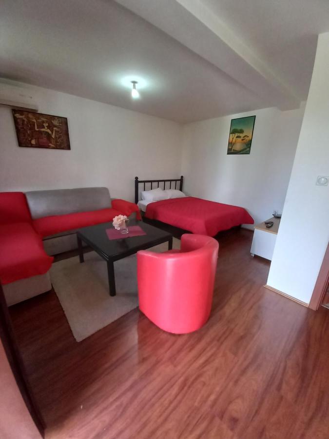 Apartment Dina Skopje Esterno foto
