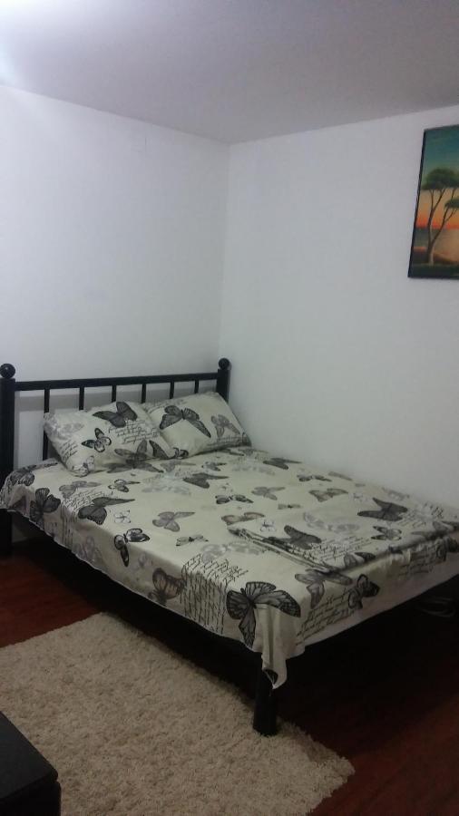 Apartment Dina Skopje Esterno foto